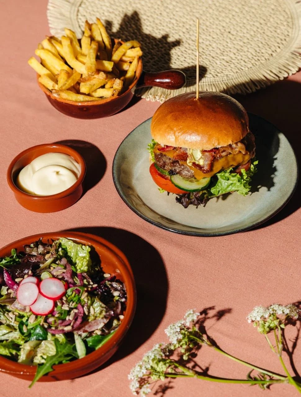 Groepsdiner Hamburger en Saté frites